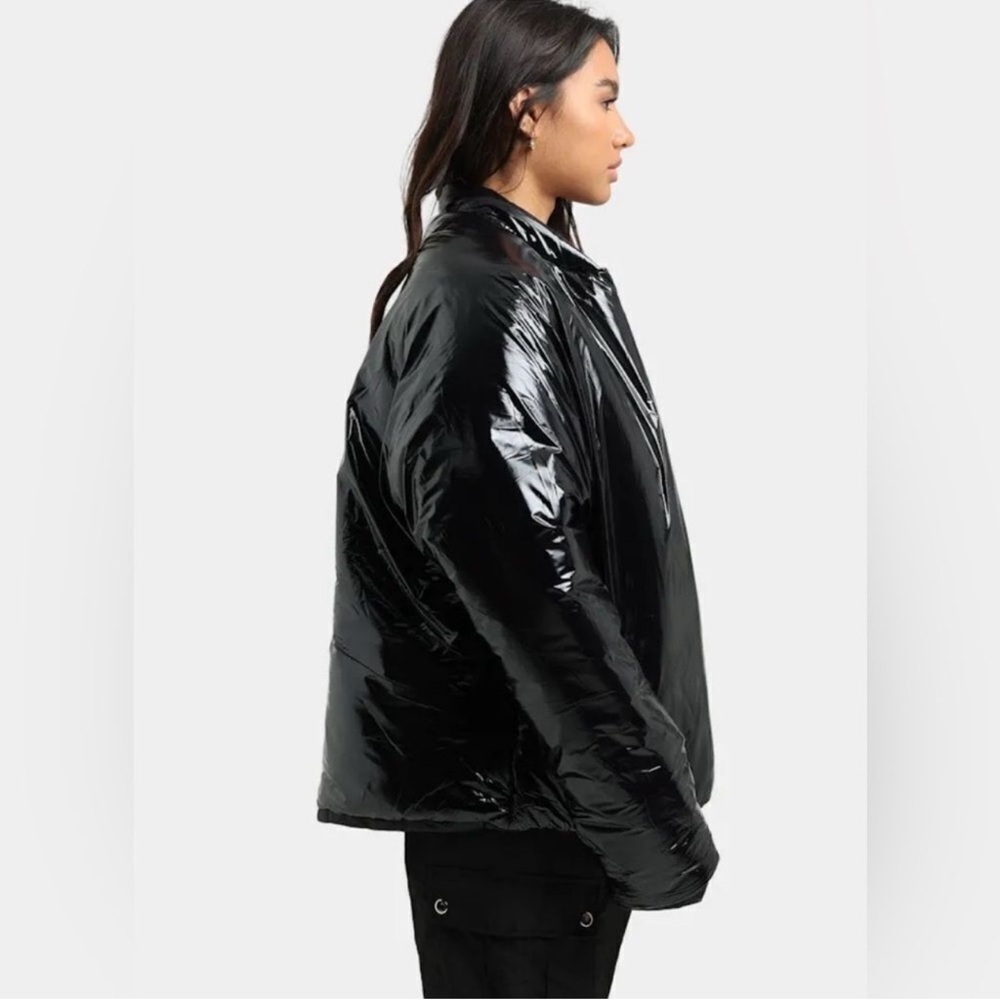 Sleek Black Puffer Jacket for Women